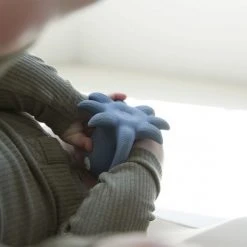 Filibabba Bidedyr - Otto The Octopus Muddly Blue Muddly Blue 12 Filibabba Bidedyr - Otto The Octopus Muddly Blue Muddly Blue -Ergobaby store unnamed file 1089