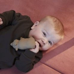 Filibabba Bidedyr I Naturgummi - Bjørnen Bertram 10 Filibabba Bidedyr I Naturgummi - Bjørnen Bertram -Ergobaby store unnamed file 1764