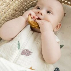 Done By Deer Biderangle 2 Stk Deer Friends Mustard/Pudder Mustard/Pudder 9 Done By Deer Biderangle 2 Stk Deer Friends Mustard/Pudder Mustard/Pudder -Ergobaby store unnamed file 1828