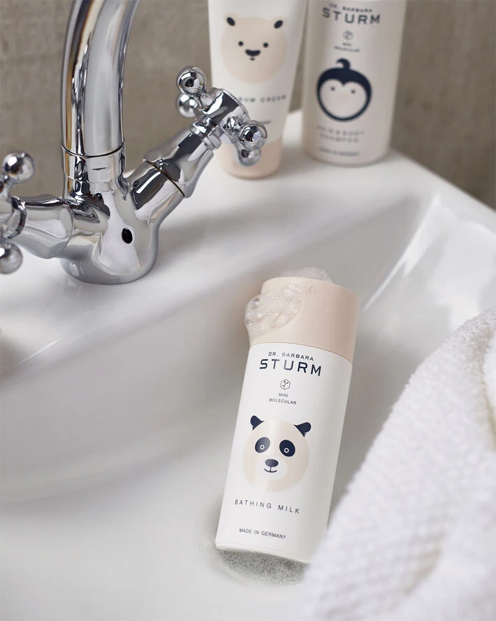 Dr. Barbara Sturm Baby & Kids Bathing Milk 6 Dr. Barbara Sturm Baby & Kids Bathing Milk - Billede 4