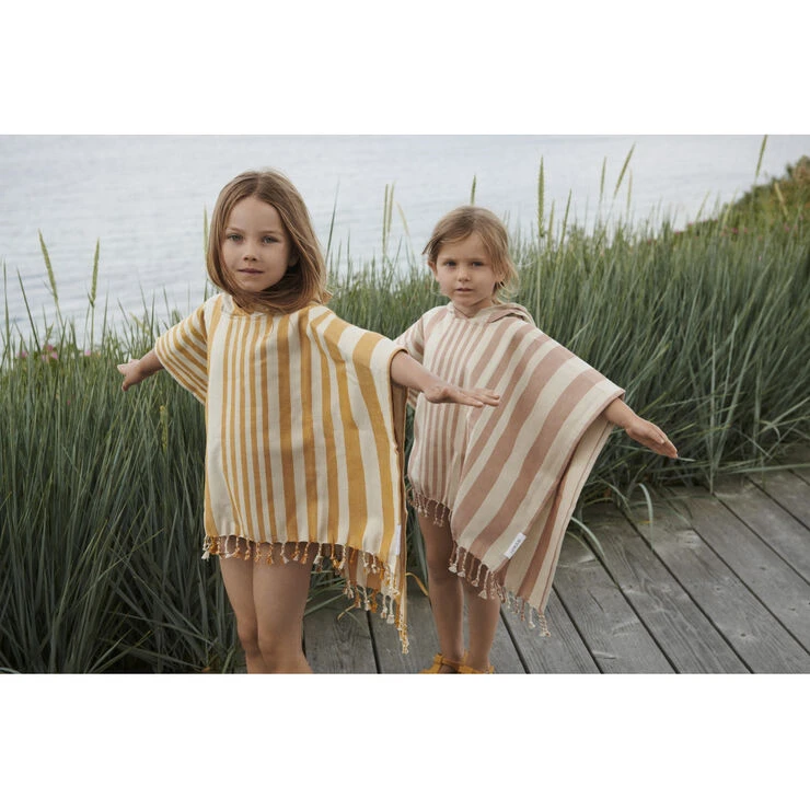 Liewood Roomie Poncho Y/D Stripe: Mustard/sandy 4 Liewood Roomie Poncho Y/D Stripe: Mustard/sandy - Billede 2