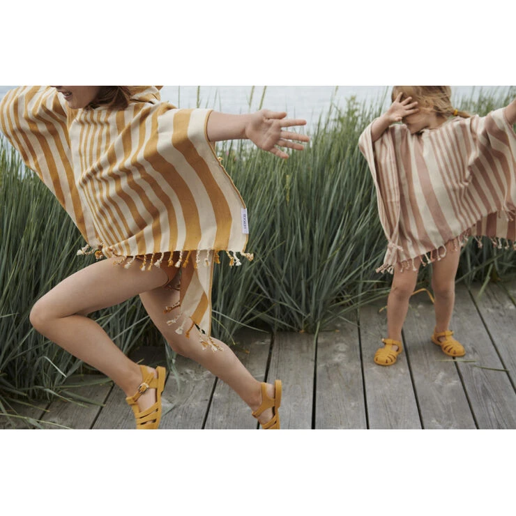 Liewood Roomie Poncho Y/D Stripe: Mustard/sandy 5 Liewood Roomie Poncho Y/D Stripe: Mustard/sandy - Billede 3