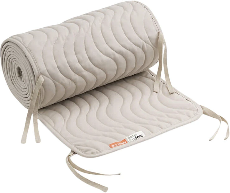 Done By Deer Quiltet Sengerand M/bindebånd Waves Sand Sand 3 Done By Deer Quiltet Sengerand M/bindebånd Waves Sand Sand