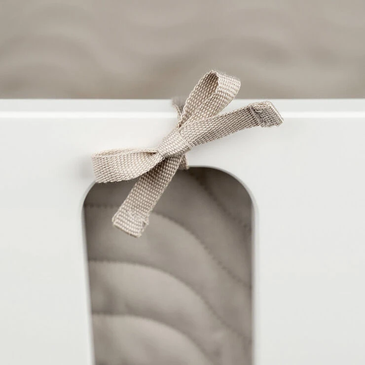 Done By Deer Quiltet Sengerand M/bindebånd Waves Sand Sand 7 Done By Deer Quiltet Sengerand M/bindebånd Waves Sand Sand - Billede 5