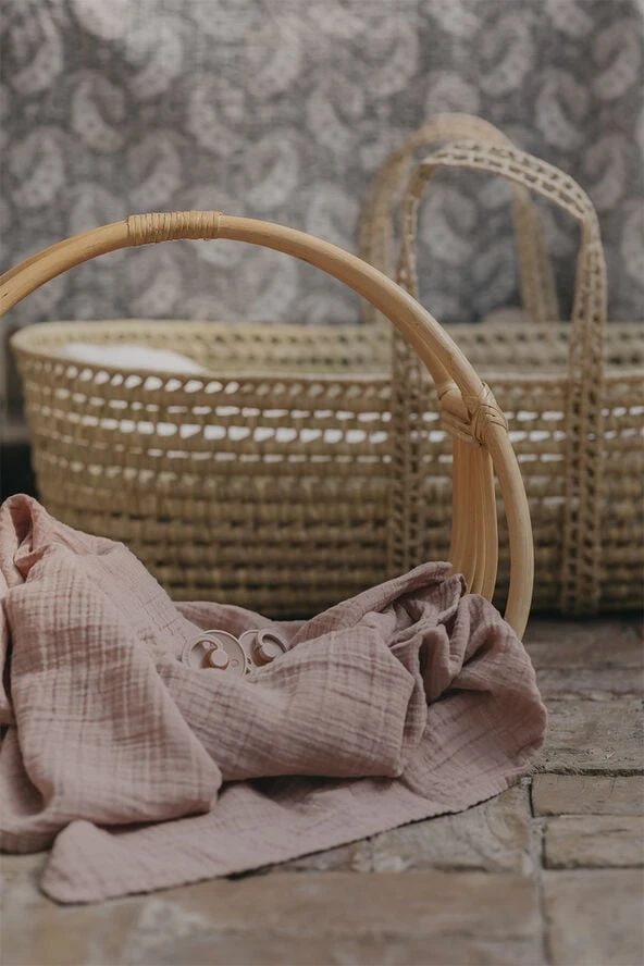 BIBS Cuddle Swaddle Muslin 120x120cm Mustard Mustard 4 BIBS Cuddle Swaddle Muslin 120x120cm Mustard Mustard - Billede 2