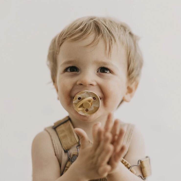 BIBS Colour Tie Dye 2 PACK Latex Size 1 Cloud Ivory / Cloud Cloud Ivory / Cloud Ivory 5 BIBS Colour Tie Dye 2 PACK Latex Size 1 Cloud Ivory / Cloud Cloud Ivory / Cloud Ivory - Billede 3