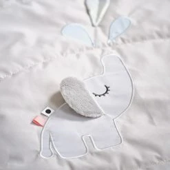 Done By Deer Sanselegetæppe Deer Friends Sand Sand 14 Done By Deer Sanselegetæppe Deer Friends Sand Sand -Ergobaby store unnamed file 492