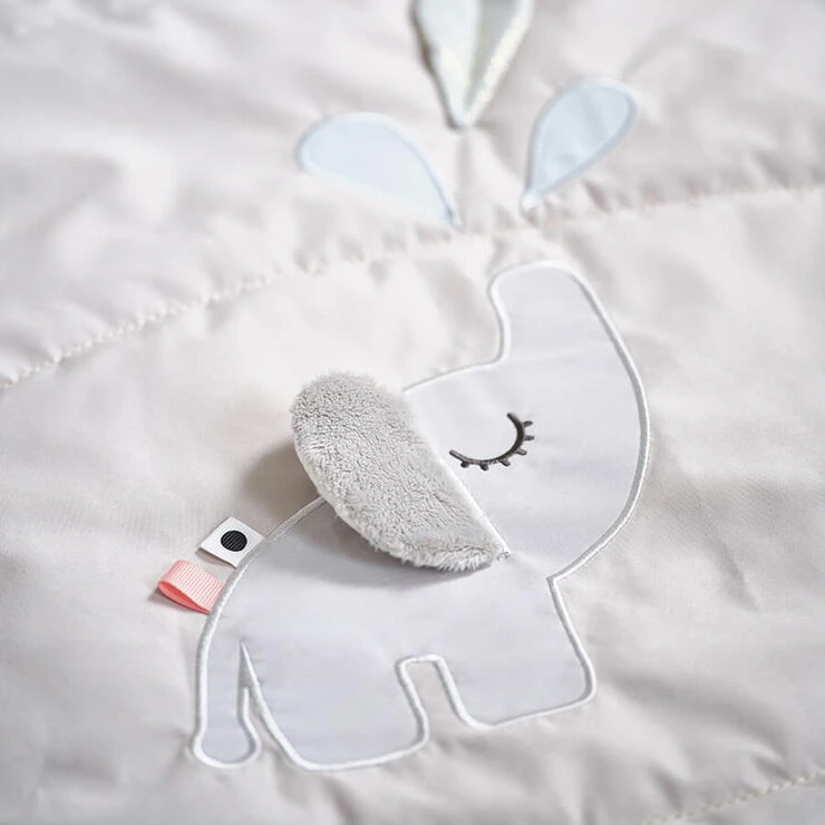 Done By Deer Sanselegetæppe Deer Friends Sand Sand 5 Done By Deer Sanselegetæppe Deer Friends Sand Sand - Billede 3