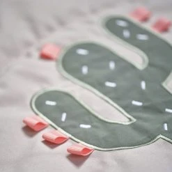 Done By Deer Sanselegetæppe Deer Friends Sand Sand 15 Done By Deer Sanselegetæppe Deer Friends Sand Sand -Ergobaby store unnamed file 493