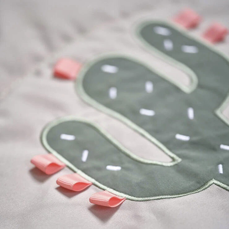 Done By Deer Sanselegetæppe Deer Friends Sand Sand 6 Done By Deer Sanselegetæppe Deer Friends Sand Sand - Billede 4