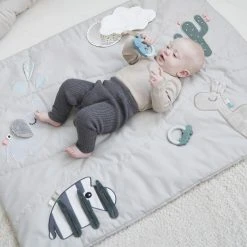 Done By Deer Sanselegetæppe Deer Friends Sand Sand 19 Done By Deer Sanselegetæppe Deer Friends Sand Sand -Ergobaby store unnamed file 497