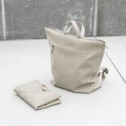 Done By Deer Puslerygsæk Sand SAND 16 Done By Deer Puslerygsæk Sand SAND -Ergobaby store unnamed file 597