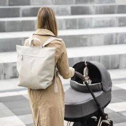 Done By Deer Puslerygsæk Sand SAND 17 Done By Deer Puslerygsæk Sand SAND -Ergobaby store unnamed file 598