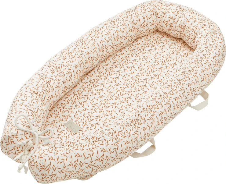 Cam Cam Copenhagen Baby Nest W/ Zipper And Lining - OCS CARAMEL LEAVES 3 Cam Cam Copenhagen Baby Nest W/ Zipper And Lining - OCS CARAMEL LEAVES